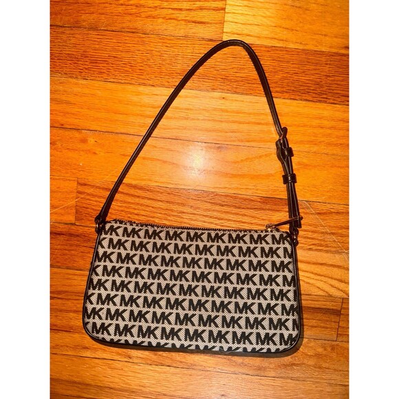 Michael Kors Shoulder Bag in Monogram - Picture 3 of 4